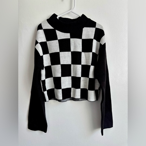 H&M Kids Crop Black and White Knit Sweater - Picture 1 of 6